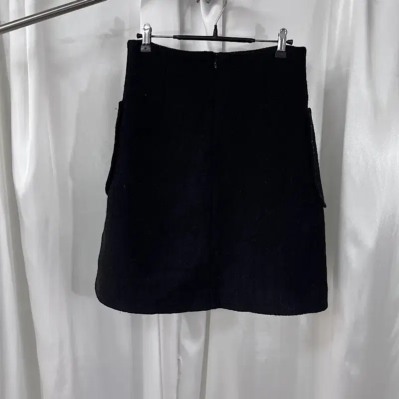 La TOTALITE wool skirt