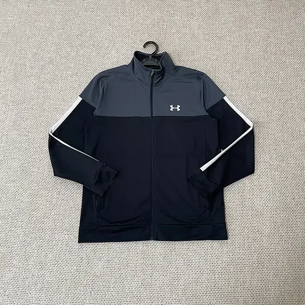 L Under Armour Sweatshirt Zip-up Jacket N.6310