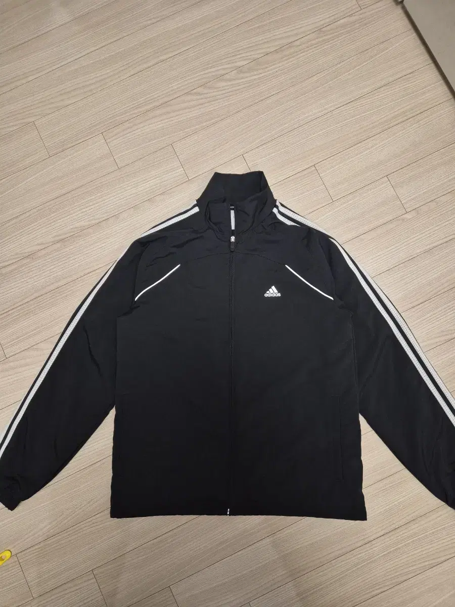 [Free Shipping]Men.adidas Windbreaker 100