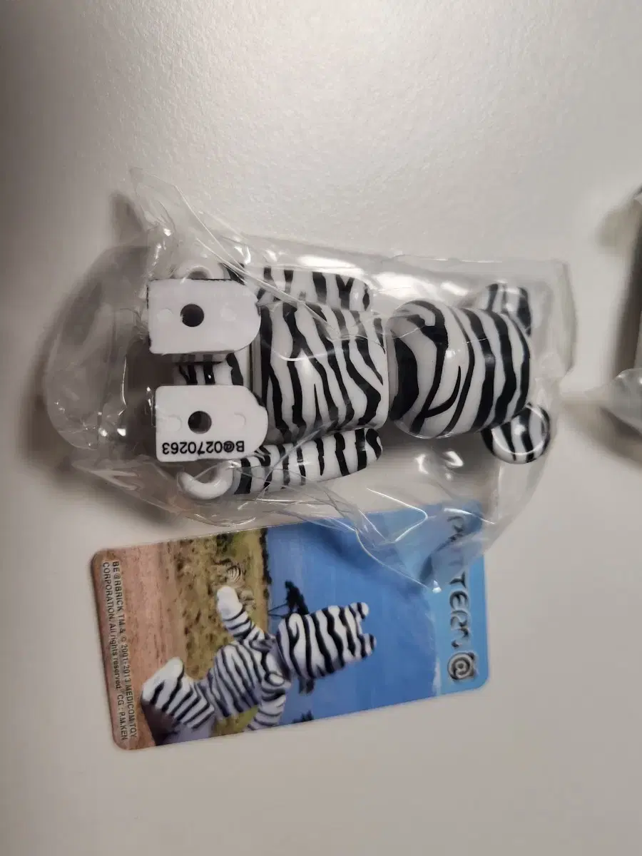 Bearbrick Regular 100% Zebra Zebra 27th Pattern sealed kard u