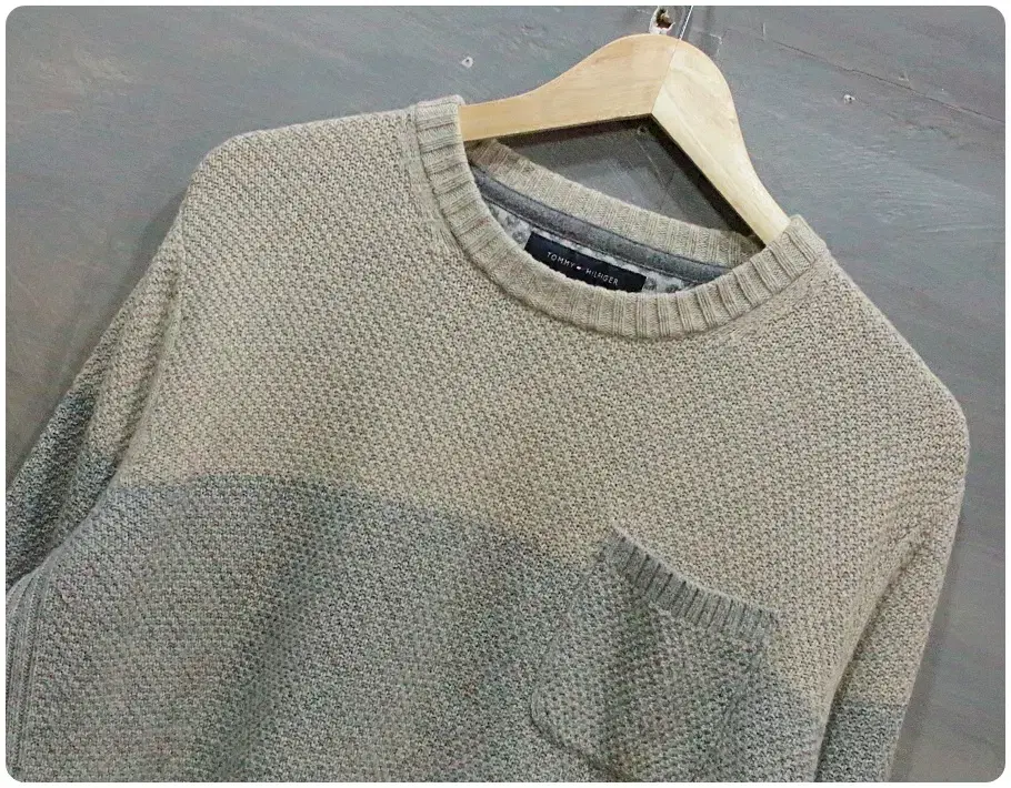 Tommy Hilfiger Pocketed Colorblocked Wool Knit (Men's L/100-105)