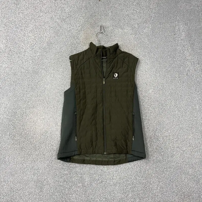 Black Yak Khaki Logo Cube-quilted Lightweight Padded Vest 105