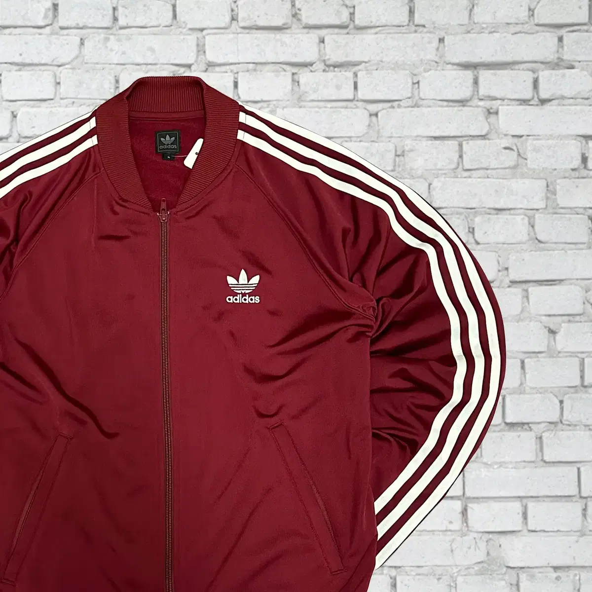 (1576) Adidas Rare Tem Superstar Burgundy Jersey M