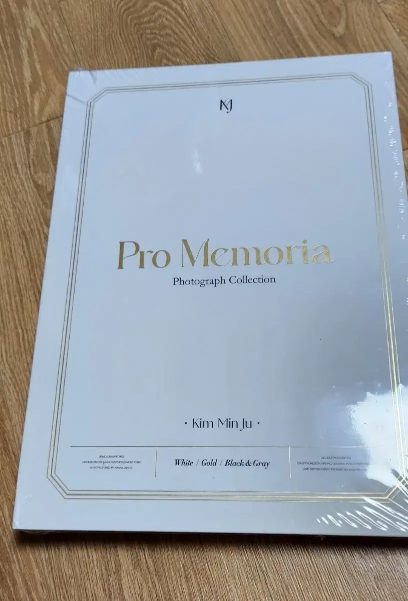 Unsealed minjoo photobook Promemoria