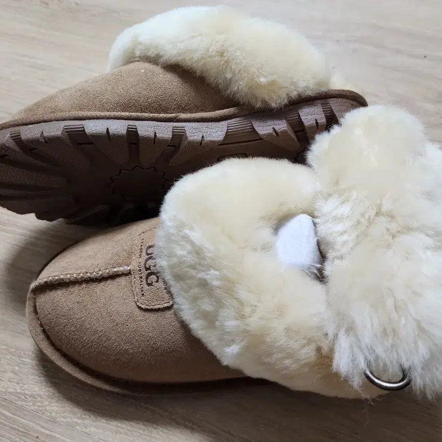 호주 어그 UGG 스트랩 퍼밴딩 슬리퍼 체스트넛 색상 245~250mm