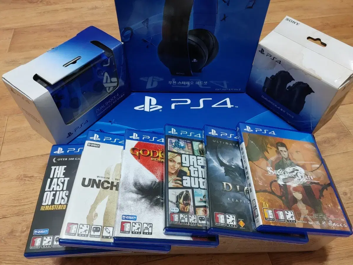 PS4 제트 블랙 500G + 게임6종 + 듀얼쇼크 추가 + 충전 거치대