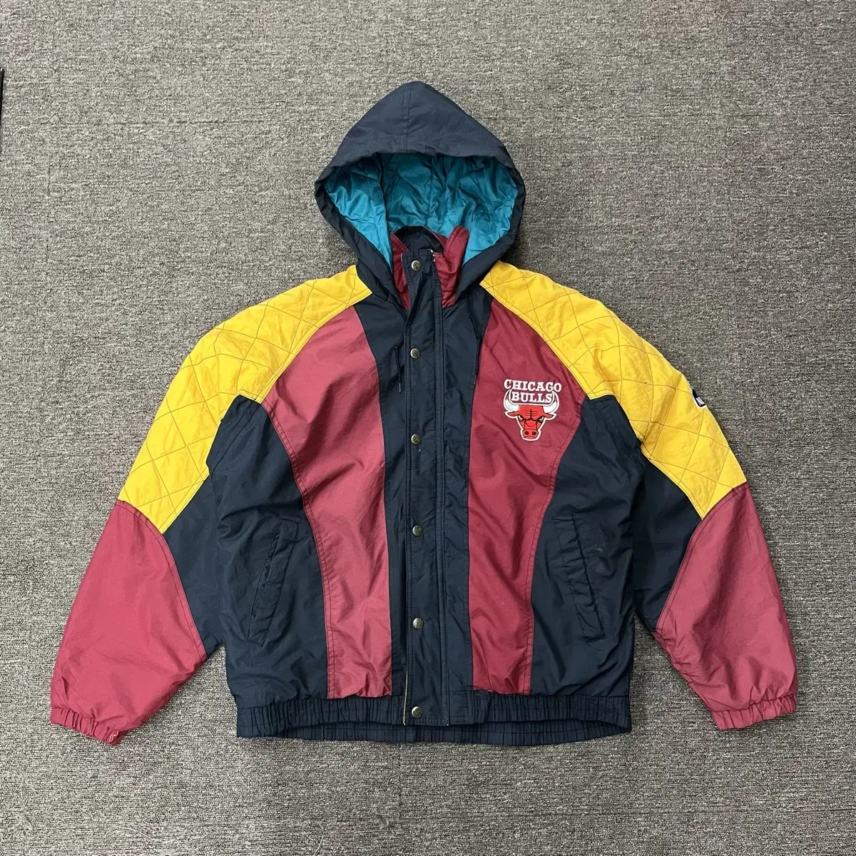 (S) Brooks Northern Waves x Chicago Bulls Old School Jumper