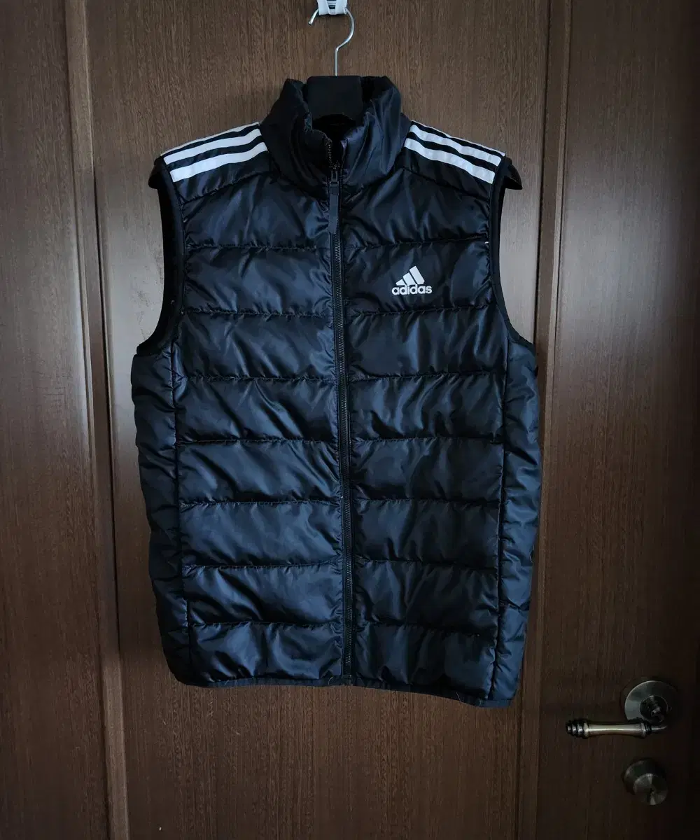 adidas Lightweight padded jo size S