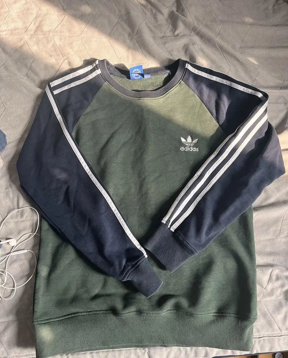 Adidas Samsun Reglan Colorblocked Man To Man Vintage