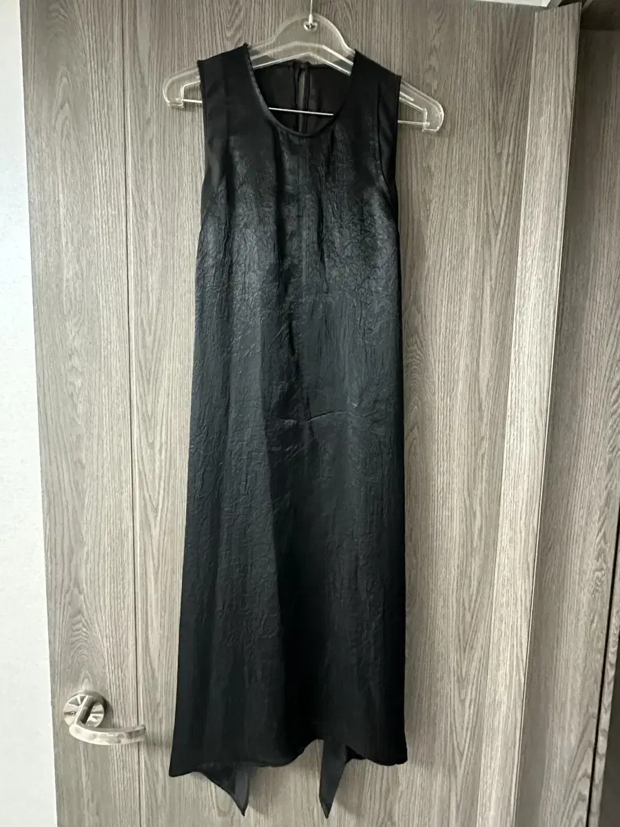 구호플러스 layered silky long dress black 판매합