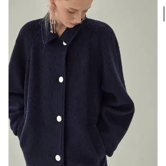 오버듀플레어 Fluffy wool coat navy