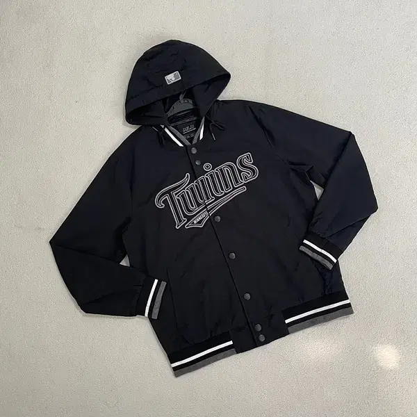 XL MLB Minnesota Varsity Hooded Jacket B.3044