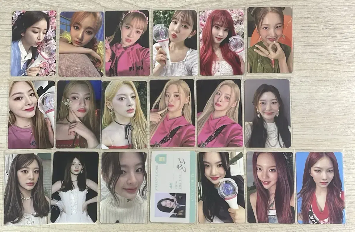 Quick sale) stayc photocard bulk sell Photo Card Teddy Bear Bubble Beautiful Monster Lightstick