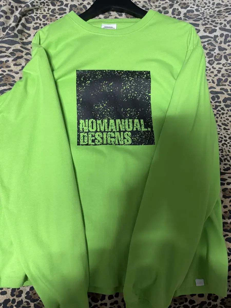 I'm only selling 2 no manual long sleeve tees.