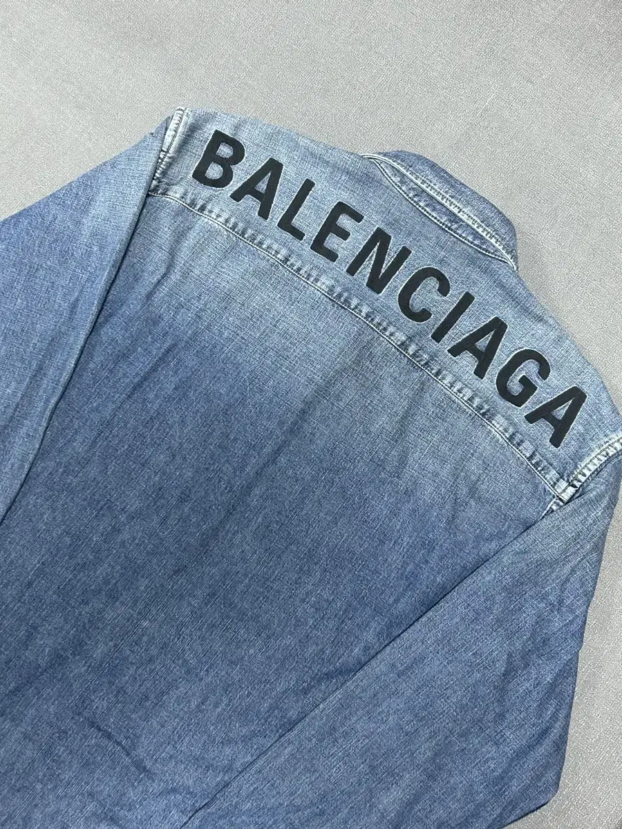 [Same Day Shipping/Lowest Price] Balenciaga Back Logo Jeans Jacket Size 38