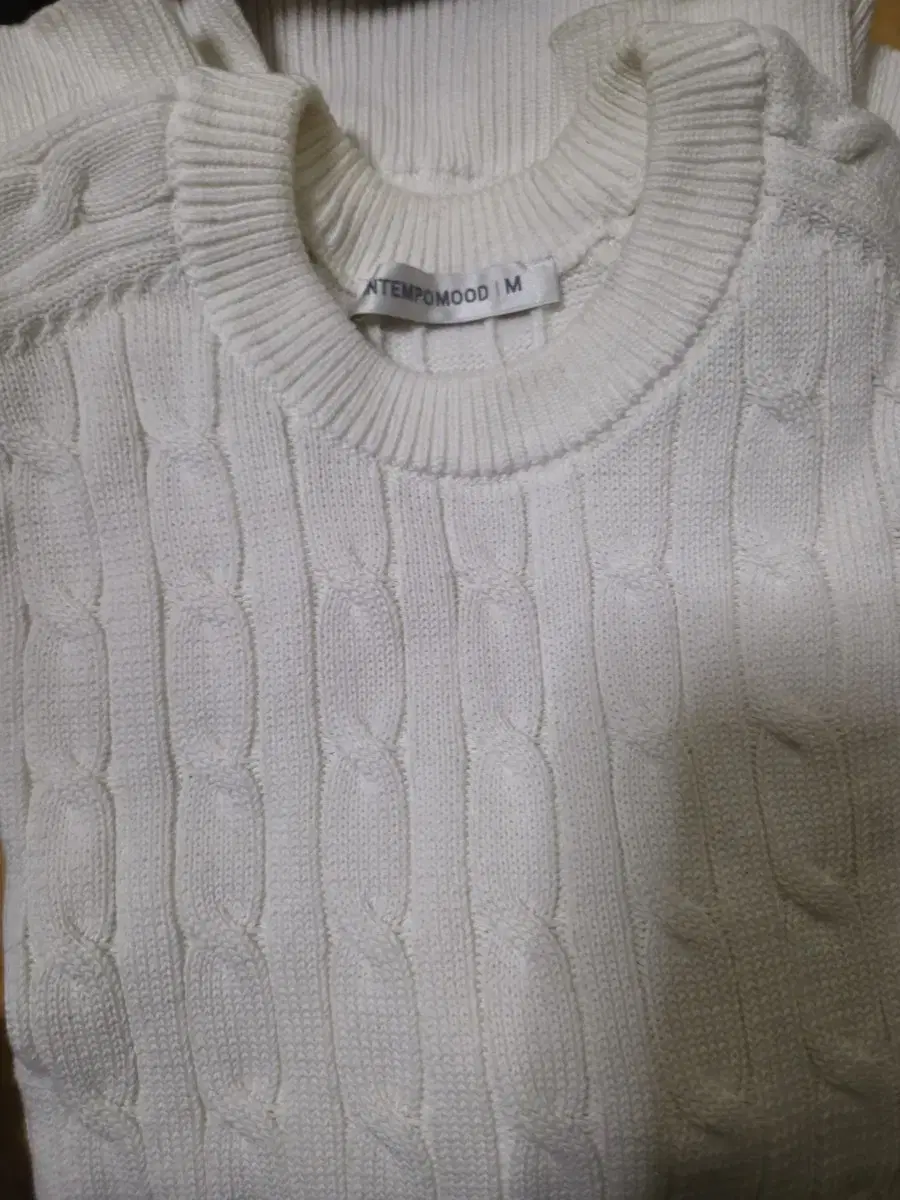 Intemporized Cable Knit M