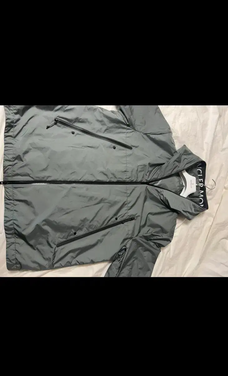 Moncler Black Belle windbreaker size 5 sells