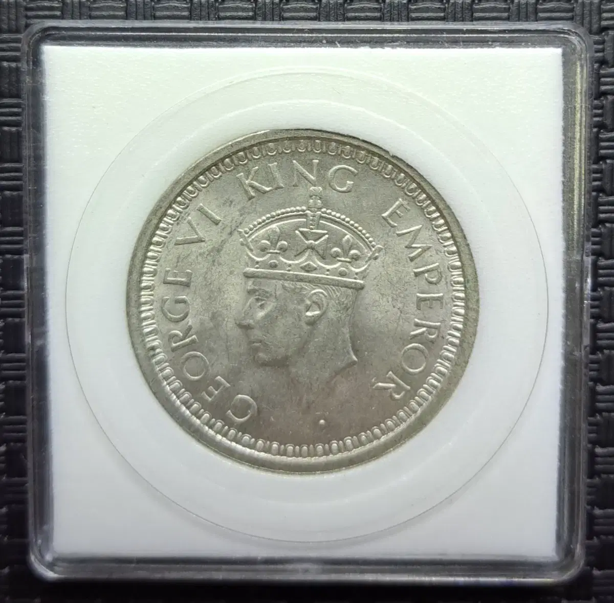 1945년 British India 1 Rupee 은화입니다