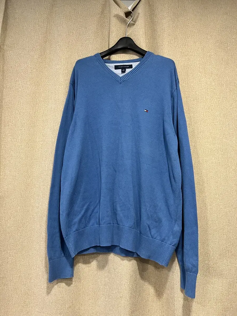 [WARNING] Tommy Hilfiger V-Neck Knit L