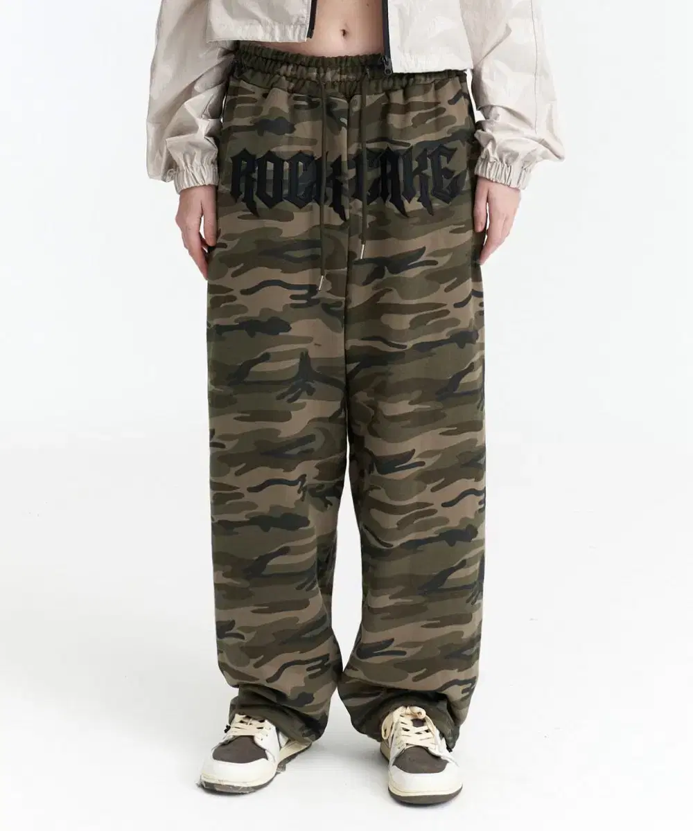 락케이크(rockcake) Camo Metal 바지 (사쿠라 착용)