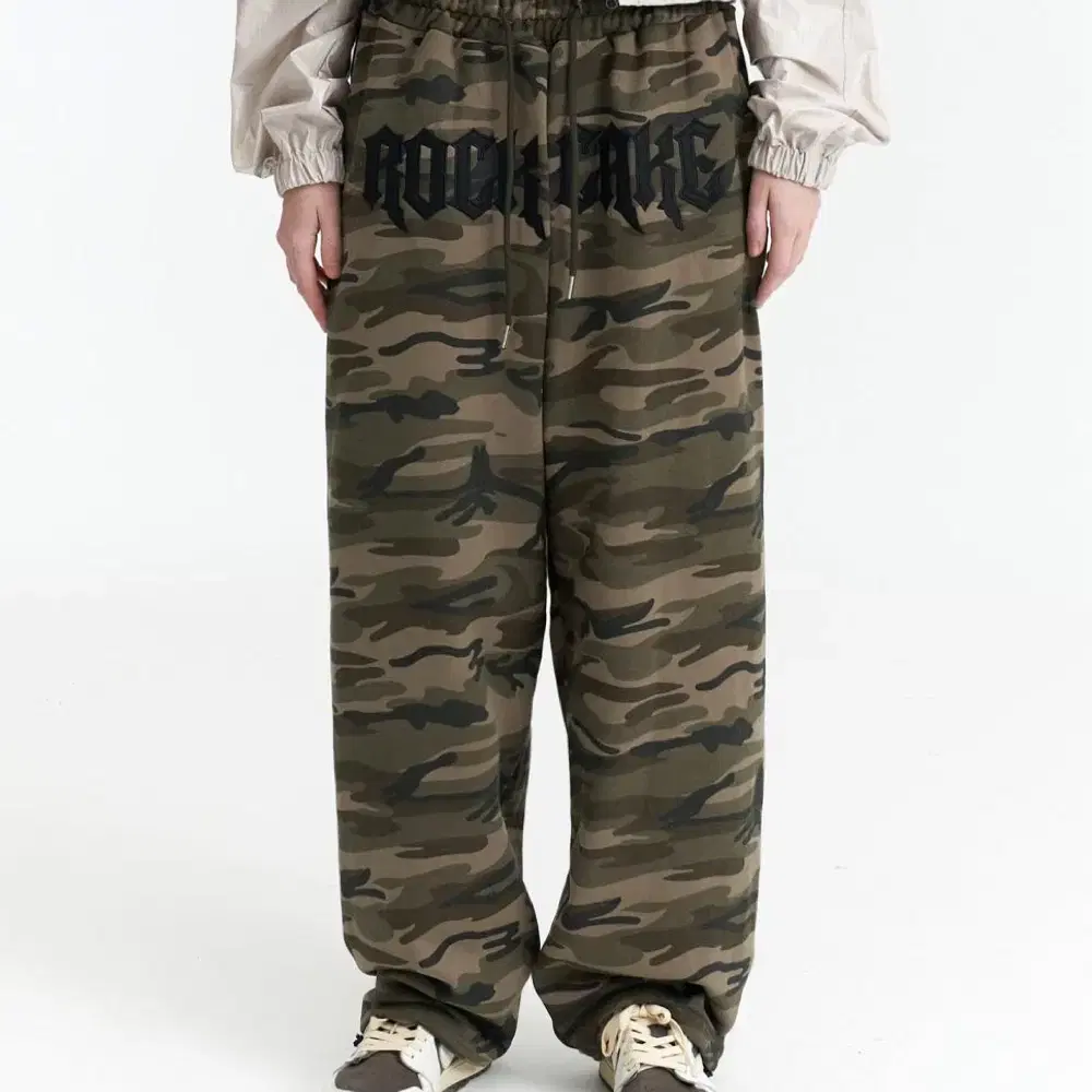 락케이크(rockcake) Camo Metal 바지 (사쿠라 착용)