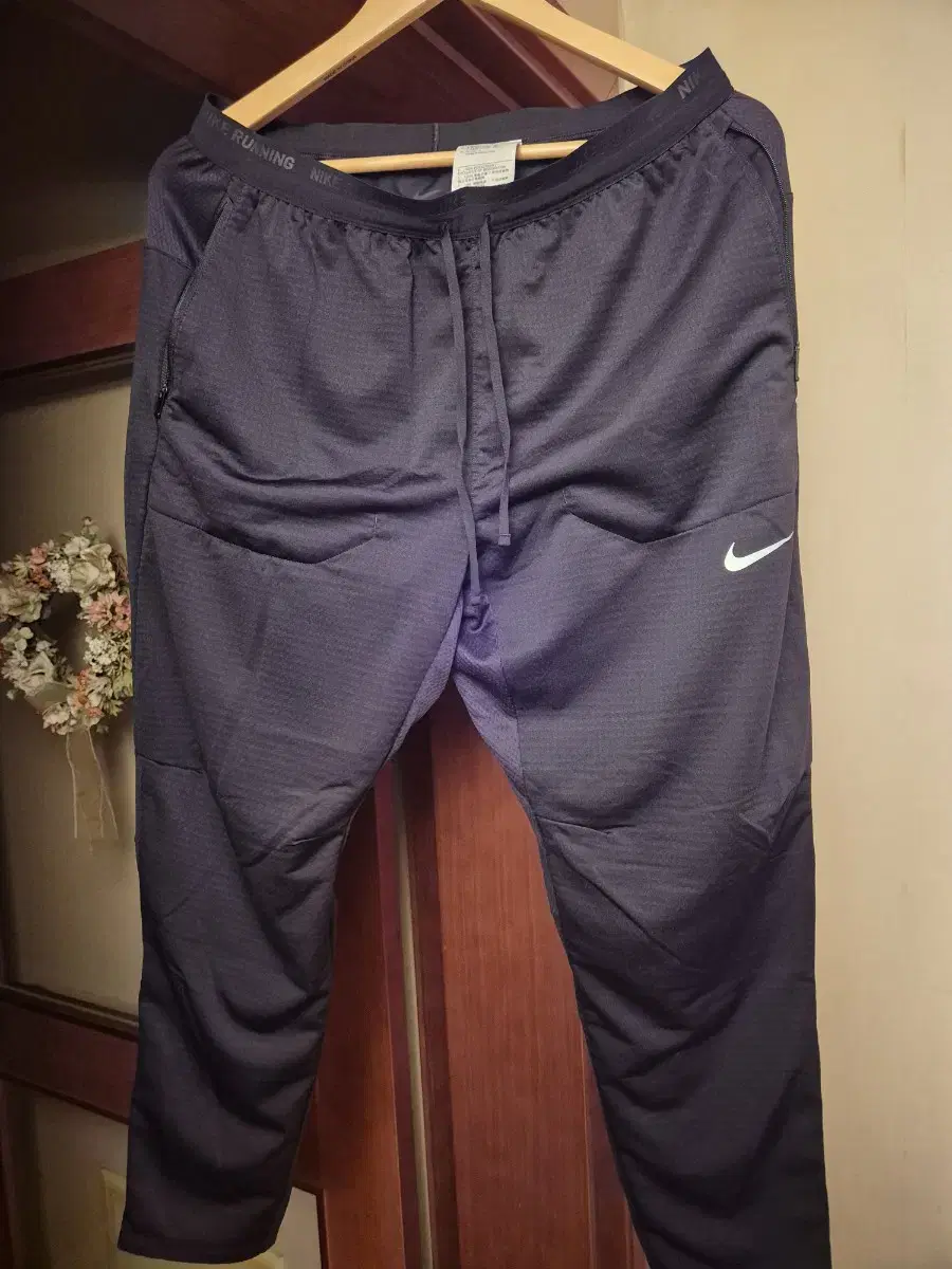 L Nike Dry Fit Phenom Elite Running Pants