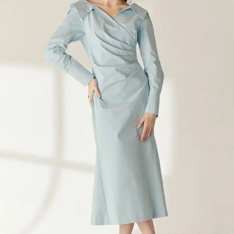 브라이드 앤유 DELLA V-neck shirred shirt dress