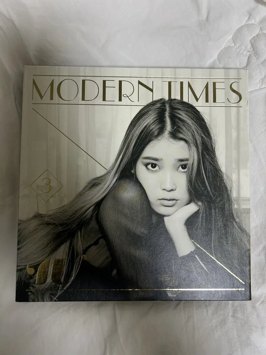 IU Modern Times Album