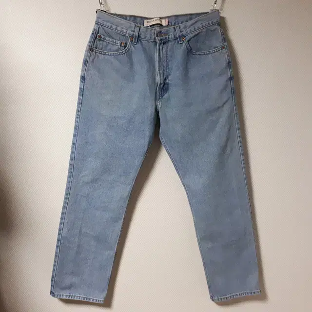 32/Levi's 505 Regular Fit Jeans/32-1382