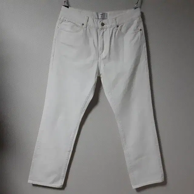 32/Lap One-One Straight Fit White Jeans/32-1384