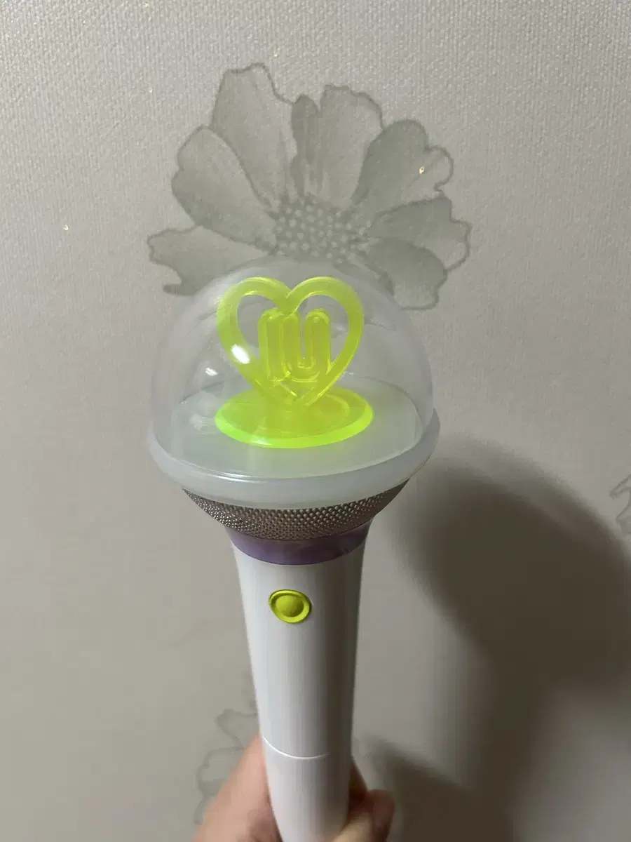 iu lightstick sells