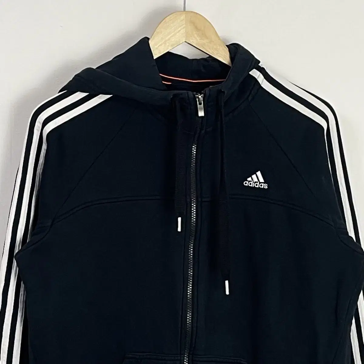 32 Product name: Adidas Tracktop Jersey