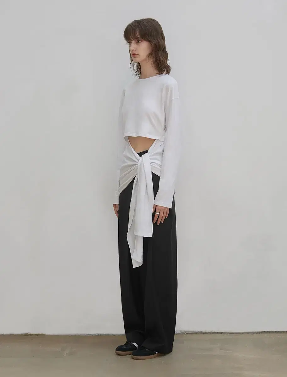 로우타이드 CUT-OUT TIE TOP