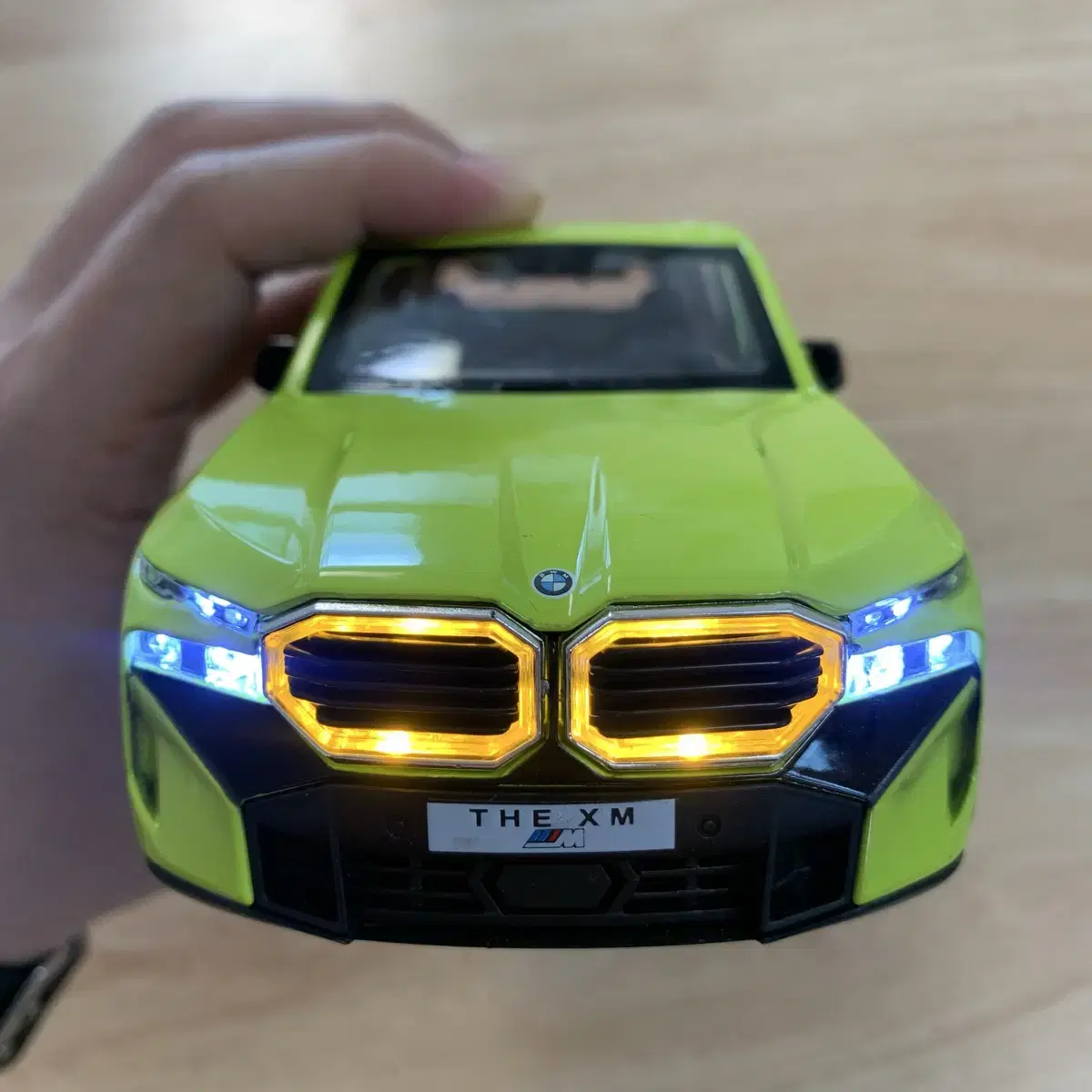 BMW XM (1:24) 피규어 판매합니다 (상태 최상)