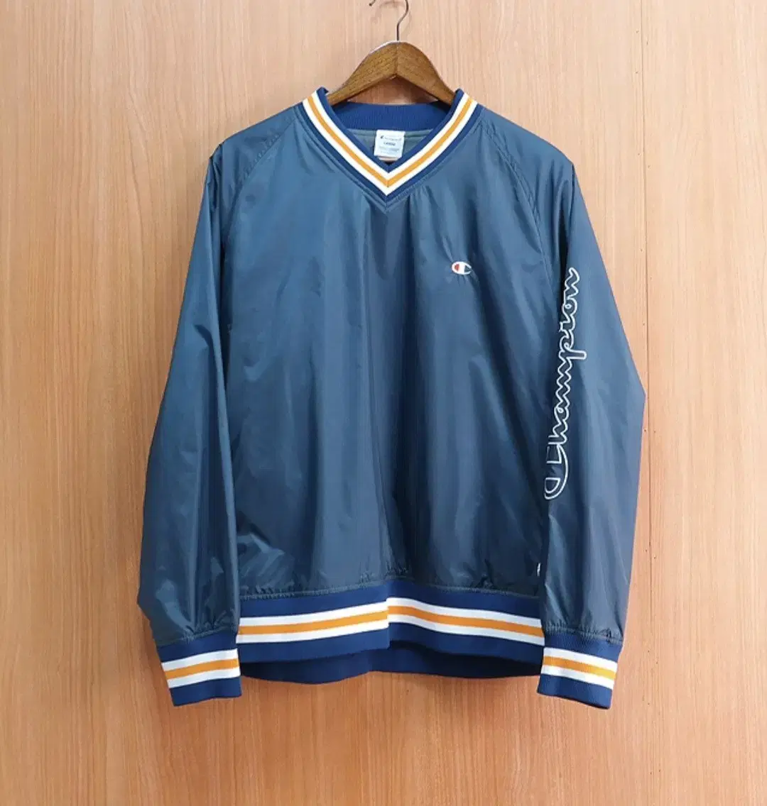 Japanese version of the Champion Windbreaker size L windbreaker