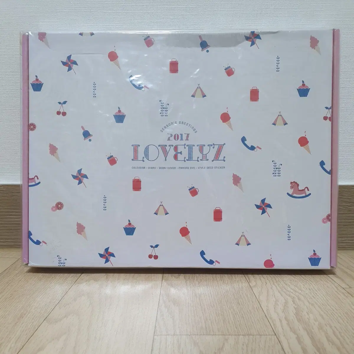 Lovelyz season's greetings & kits