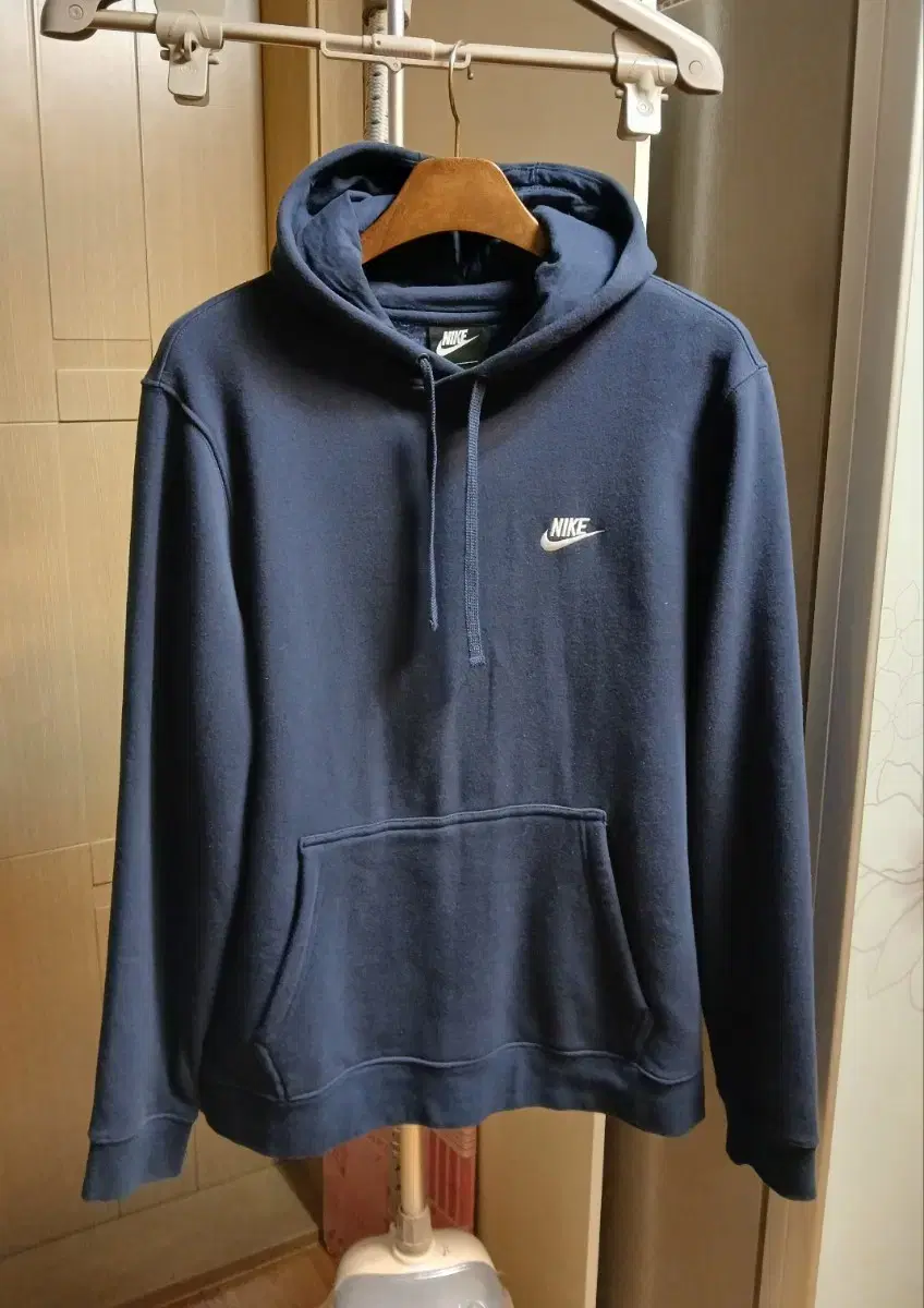 Men's Nike Hoodies (105)