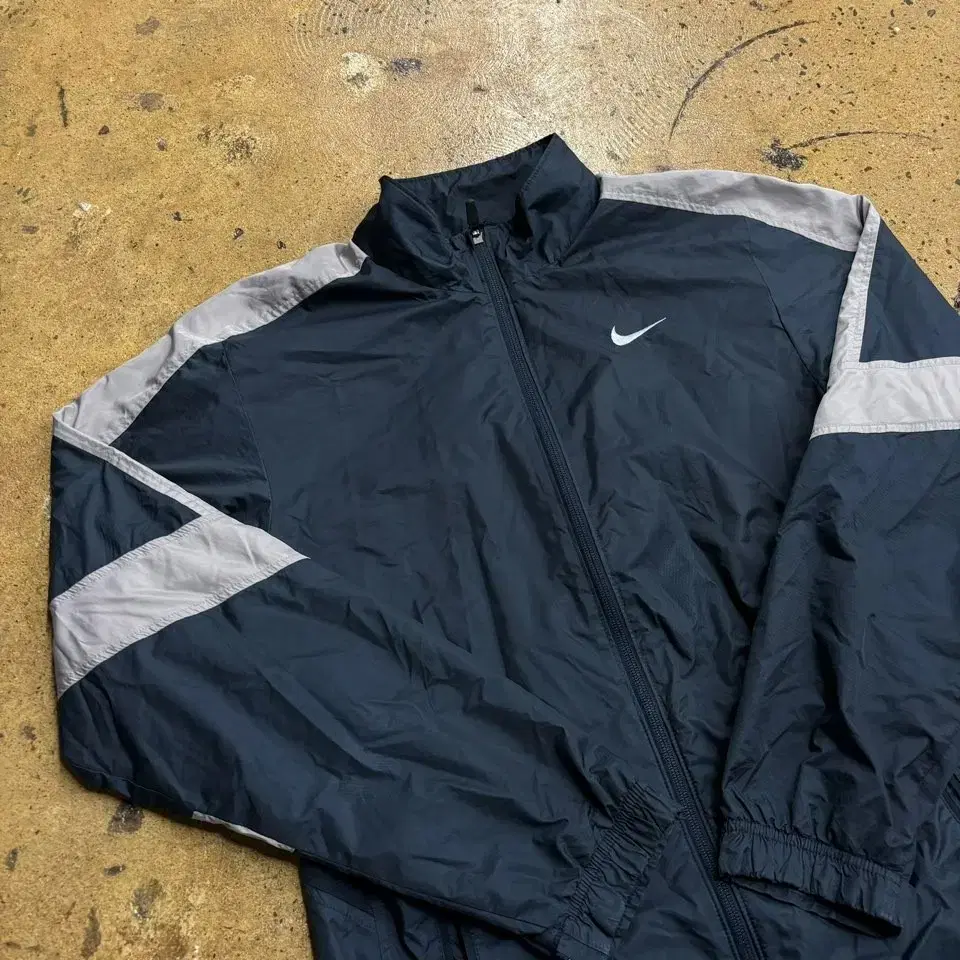 [ Genuine/M ] Nike Old School Windbreaker