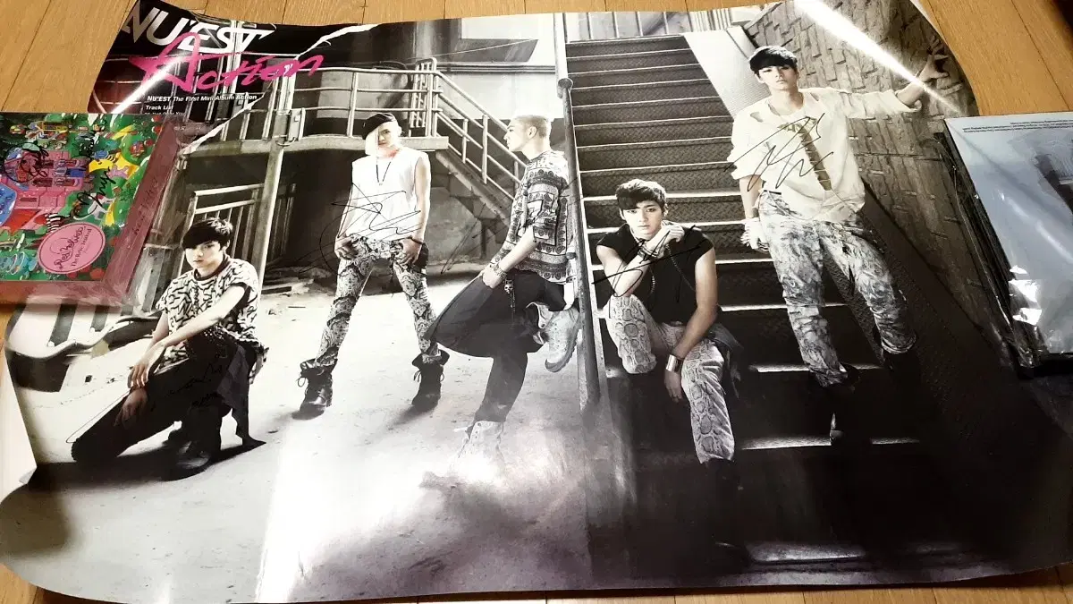 nu'est sign signature poster