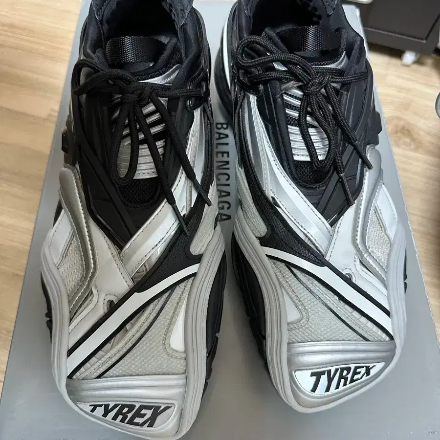 BALENCIAGA | 발렌시아가 [42] Balenciaga T-rex Black Gray Silver