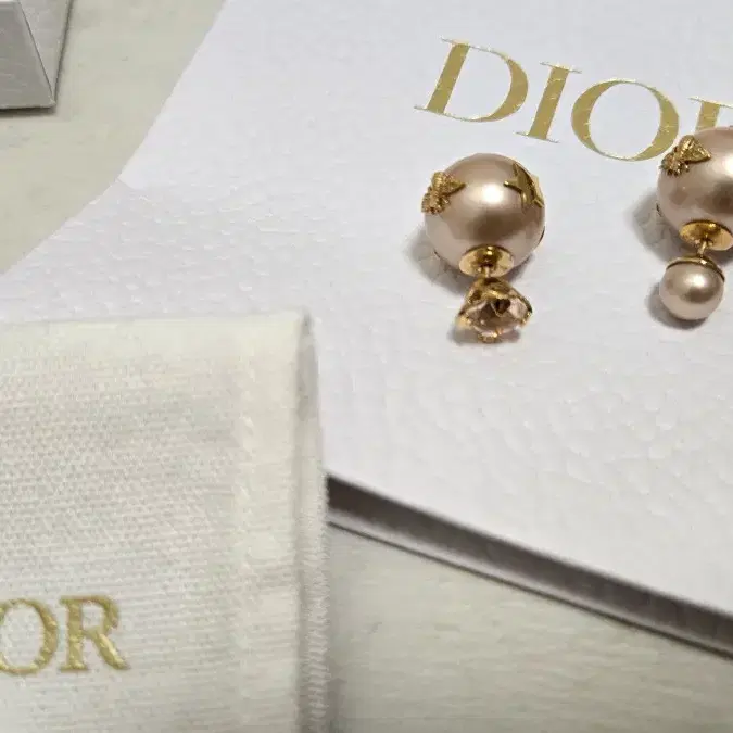 디올 트라이벌 귀걸이 로즈골드 Dior 이어링