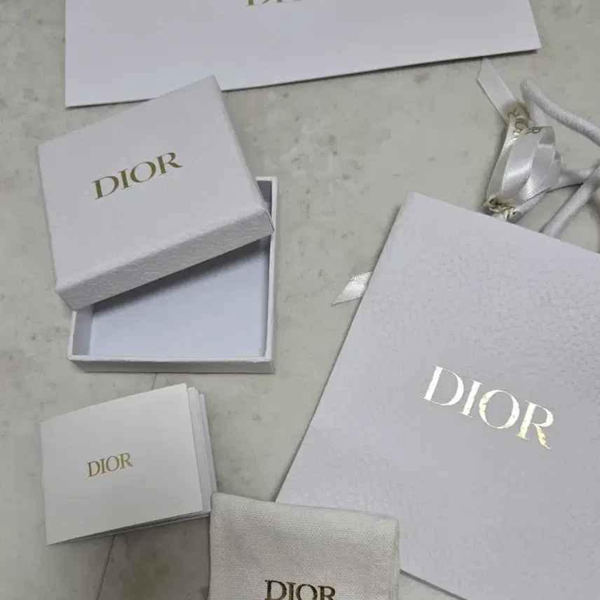 디올 트라이벌 귀걸이 로즈골드 Dior 이어링