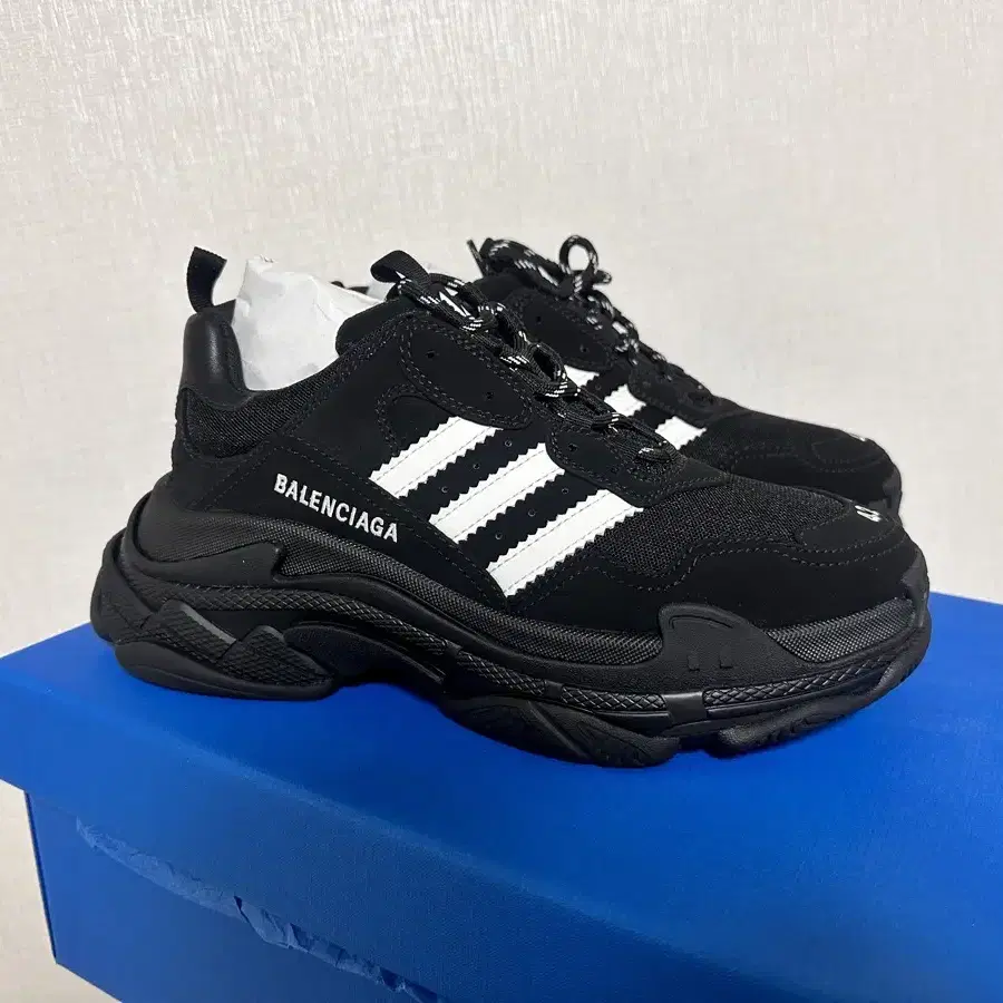 발렌시아가 x 아디다스 Triple S Sneakers Black