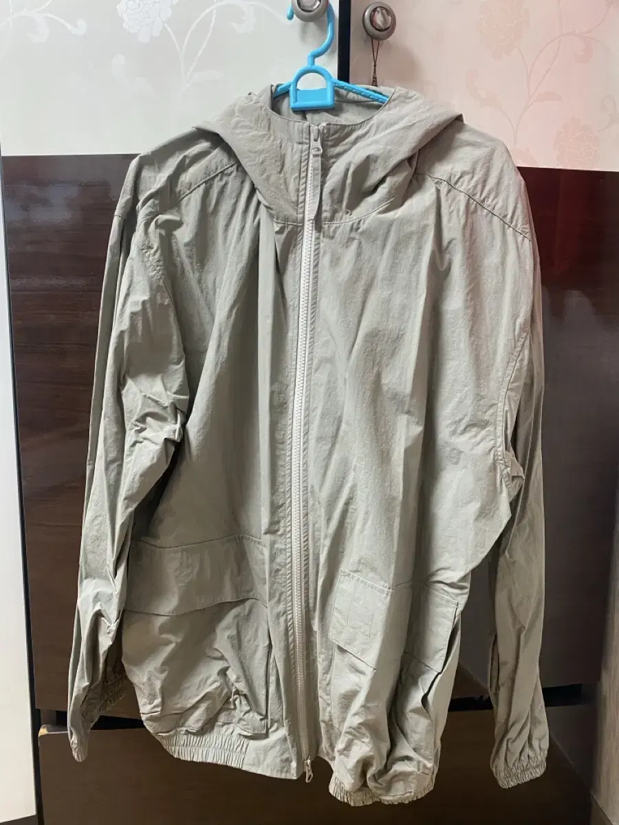 Hollisun Breeze Windbreaker Large (L)