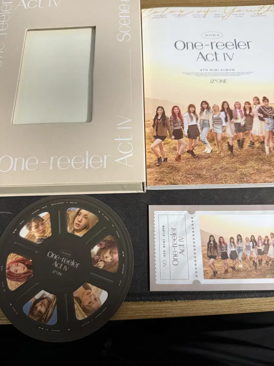 IZ*ONE Mini 4집 bulk (Delivery fee not included)