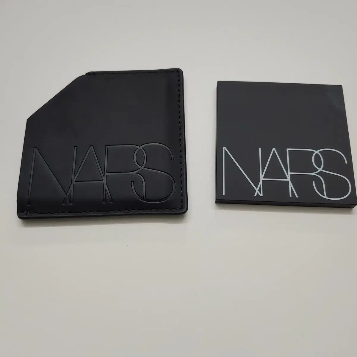 나스 NARS 거울