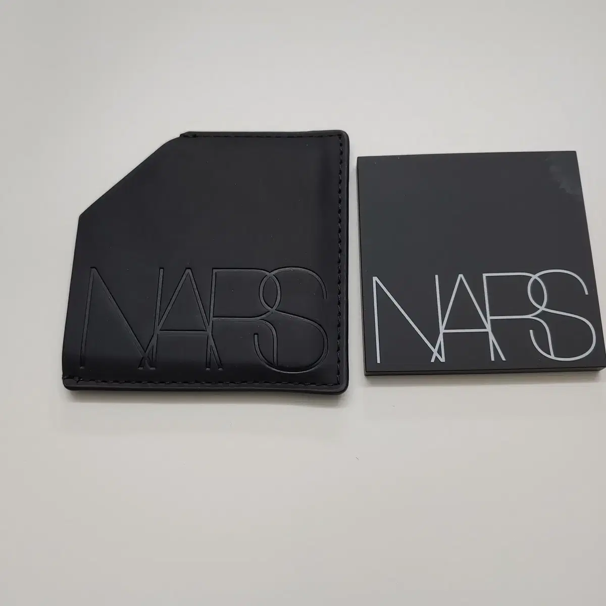 나스 NARS 거울