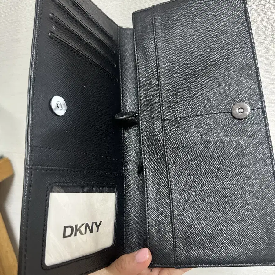 DKNY 장지갑