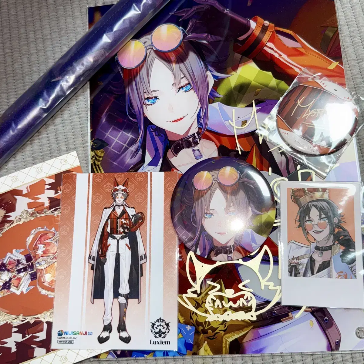 NIJISANJI Luxe M Mista 2022 Birthday Goods (Badge, Acrylic Plate, Badge, Tapestry)