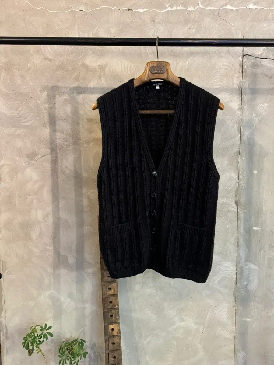 Giorgio Armani Knit vest for Men105